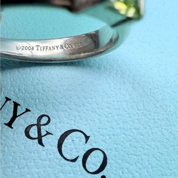 Tiffany & Co. Peridot Sterling Silver Stackable Ring | Vintage 2004 | Size 5.5 - Picture 8 of 8